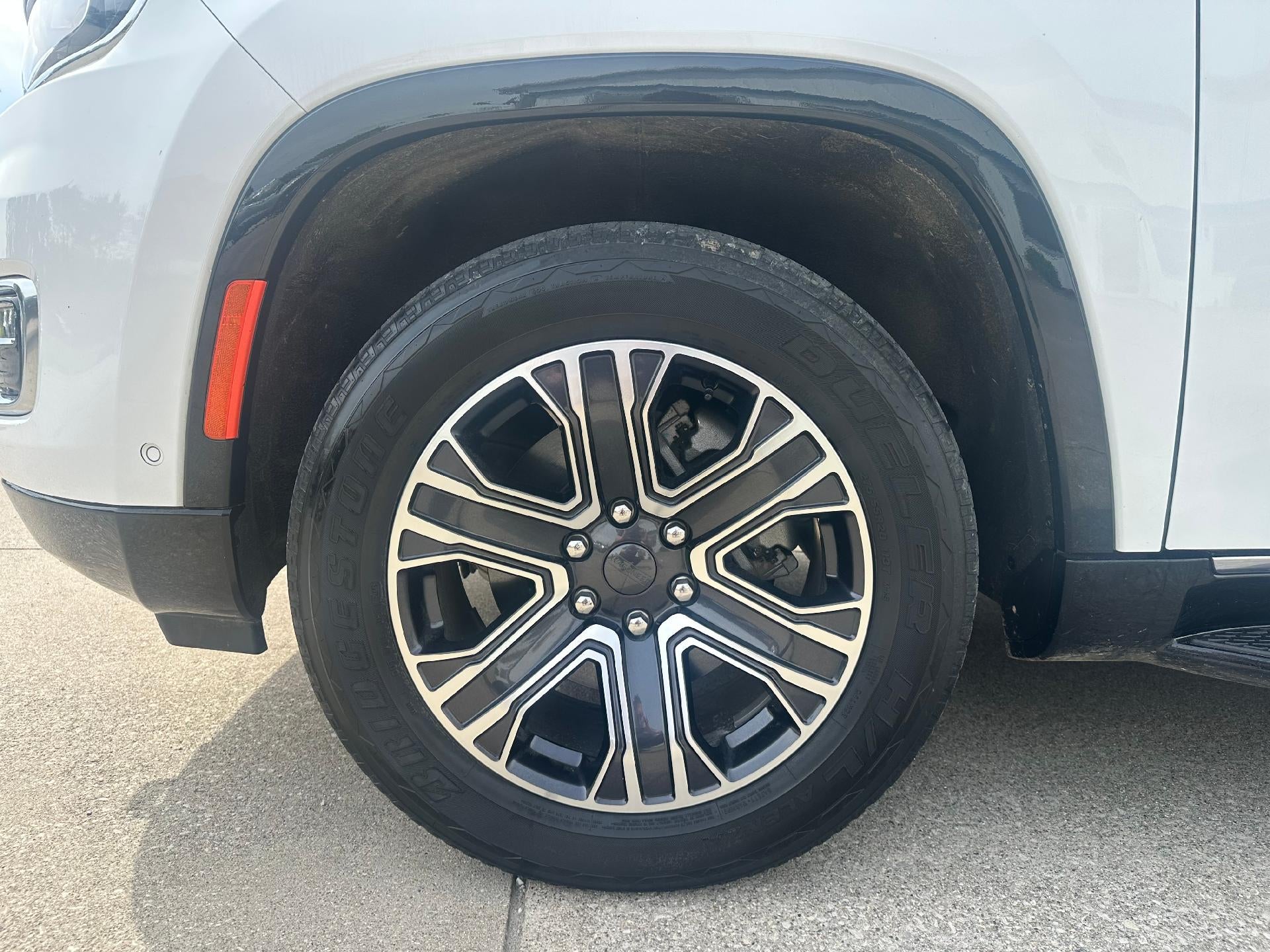 2024 Jeep Wagoneer Base